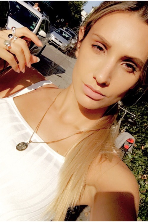 Maya aus Mnchen Haarfarbe: blond (mittel), Augenfarbe: braun, Gre: 165, Deutsch: 0, Englisch: , Franzsisch: , Spanisch:  